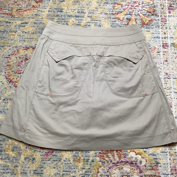 Arc'teryx A2B Skort Skirt Shorts Sand Beige Wrap Golf Pickleball Tennis small - Picture 9 of 10